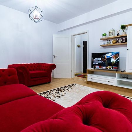Appartamento Lighthouse Central Apt With Unique Views Of The Fortress, Free Parking, 5 Min By Car From The Old Town Braşov Esterno foto