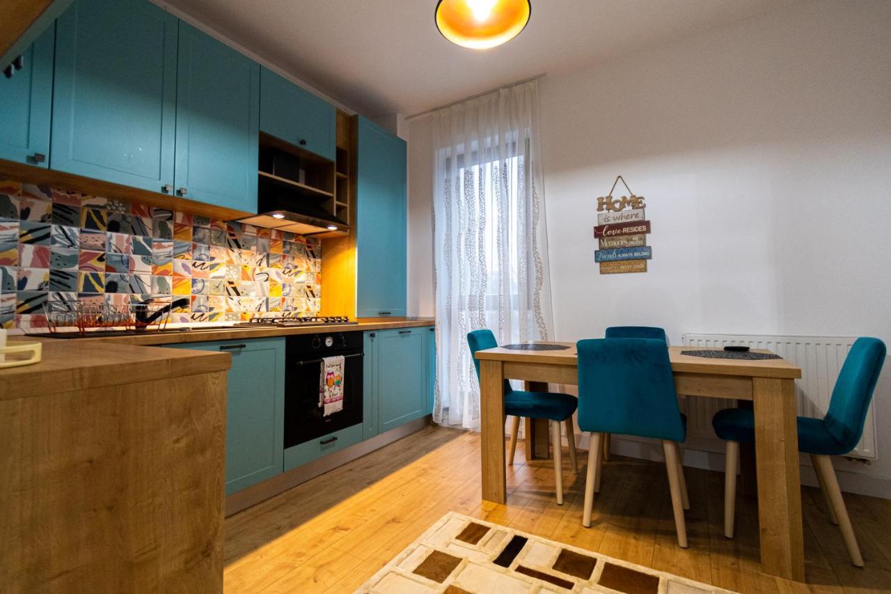 Appartamento Lighthouse Central Apt With Unique Views Of The Fortress, Free Parking, 5 Min By Car From The Old Town Braşov Esterno foto
