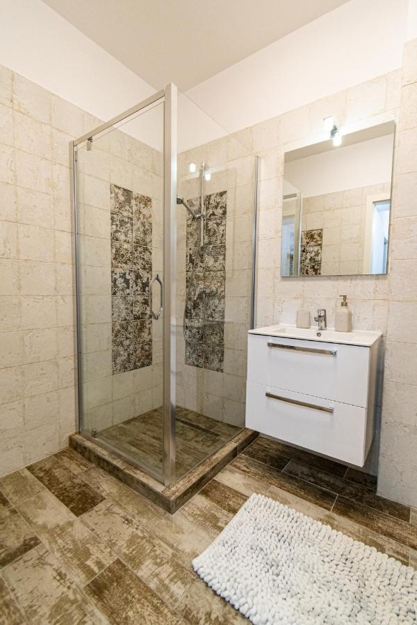 Appartamento Lighthouse Central Apt With Unique Views Of The Fortress, Free Parking, 5 Min By Car From The Old Town Braşov Esterno foto