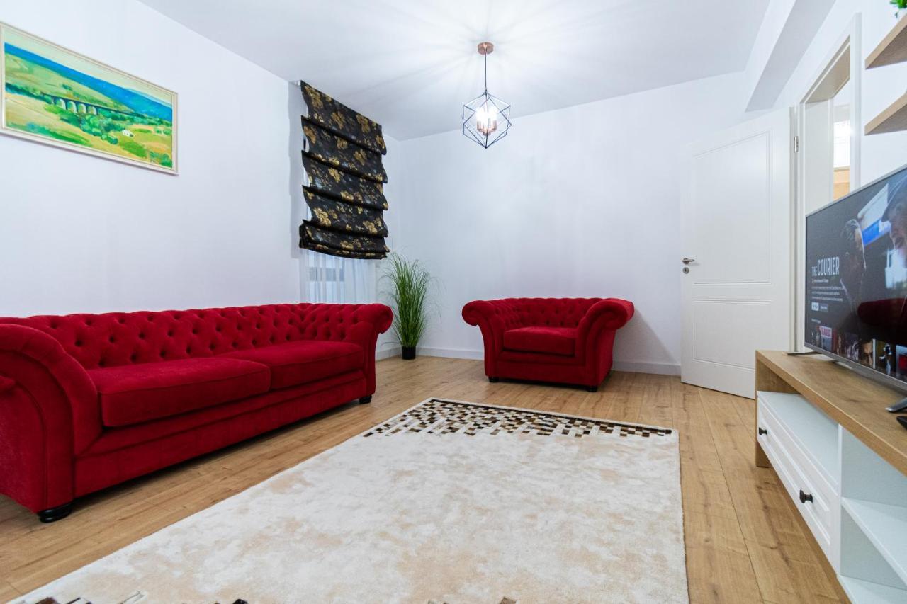 Appartamento Lighthouse Central Apt With Unique Views Of The Fortress, Free Parking, 5 Min By Car From The Old Town Braşov Esterno foto