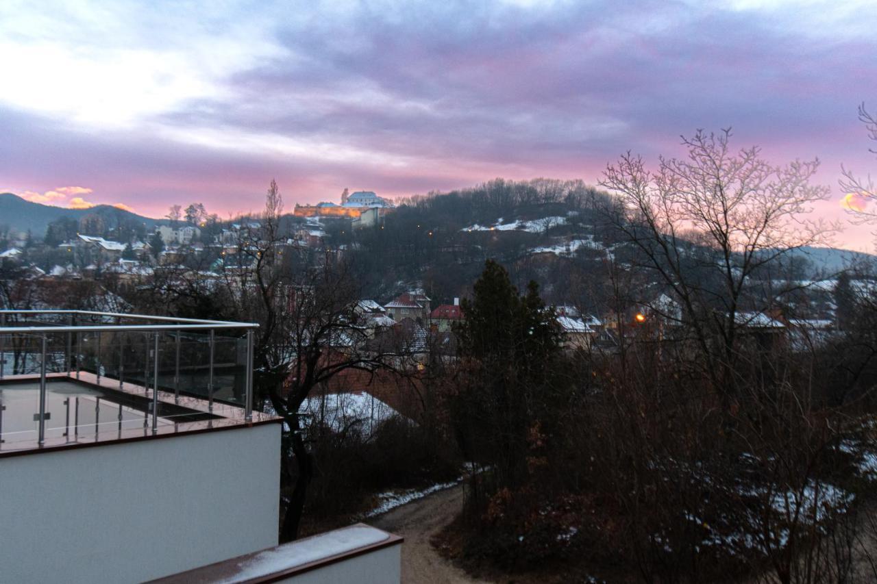 Appartamento Lighthouse Central Apt With Unique Views Of The Fortress, Free Parking, 5 Min By Car From The Old Town Braşov Esterno foto