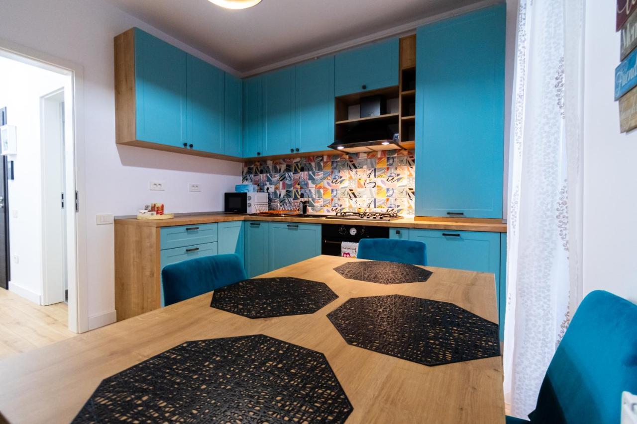 Appartamento Lighthouse Central Apt With Unique Views Of The Fortress, Free Parking, 5 Min By Car From The Old Town Braşov Esterno foto